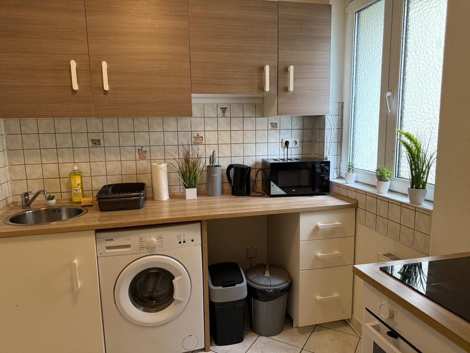 cozy Apartment with 3 Bedrooms, Balcony, up to 5 people Apartment in Offenbach
