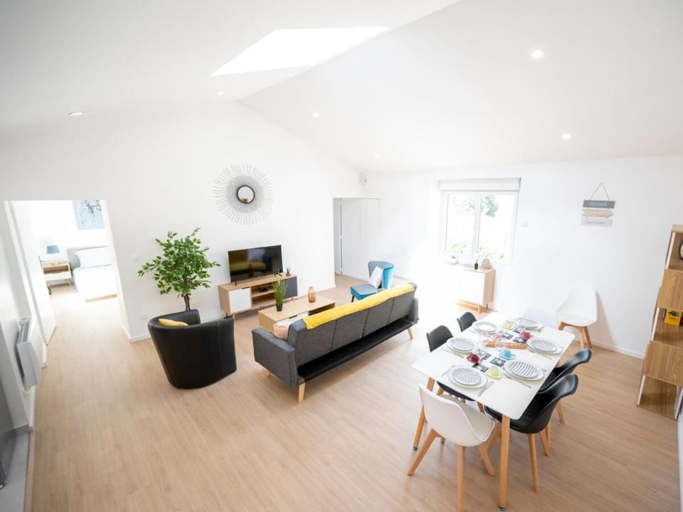 TV and multimedia, Living room, Dining area