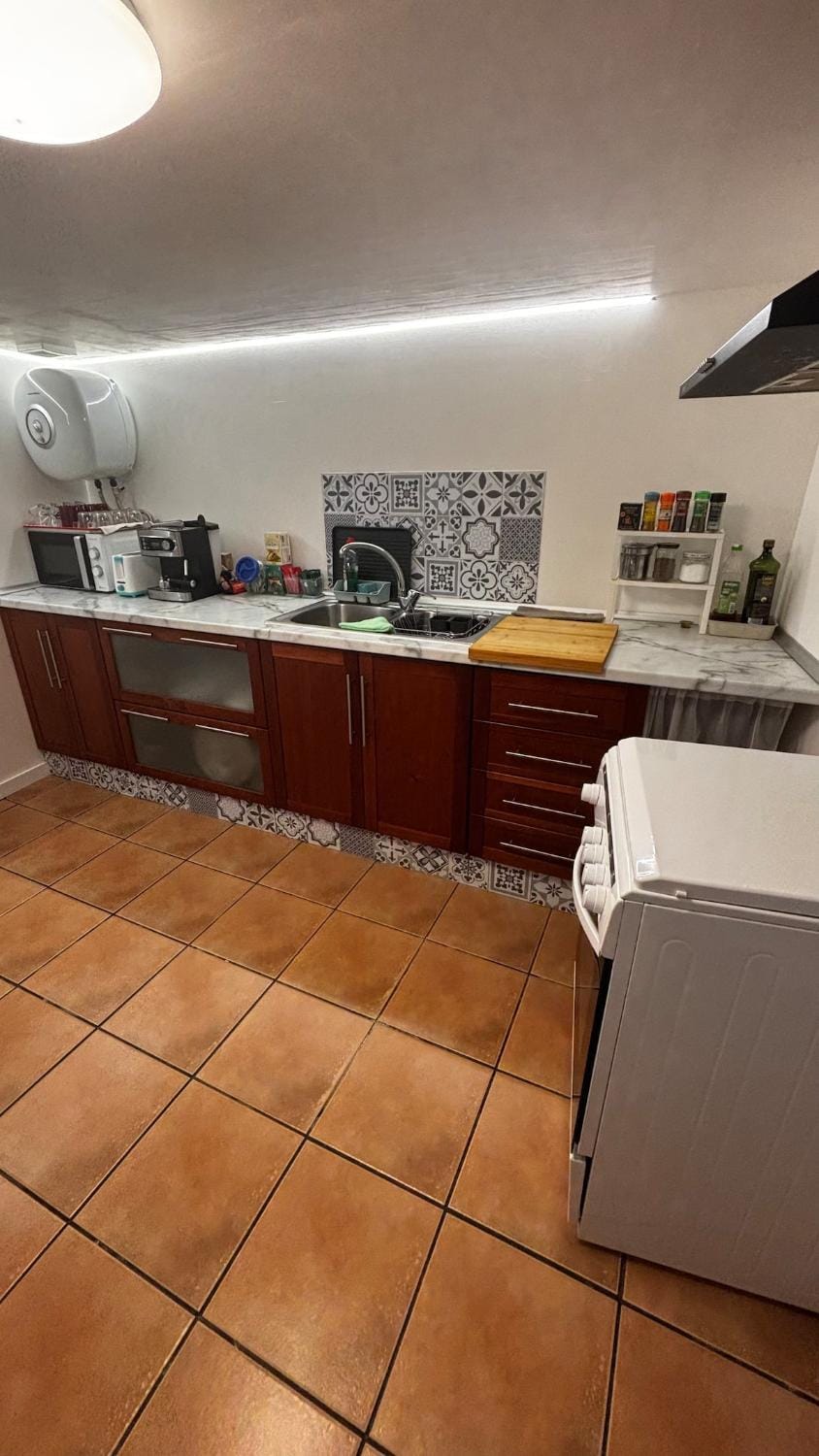 Kitchen or kitchenette, oven, pet friendly, stove, toaster