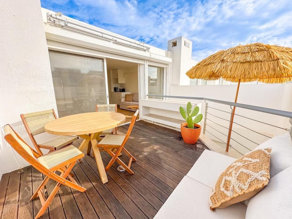 Patio, Balcony/Terrace, Dining area, sunbed