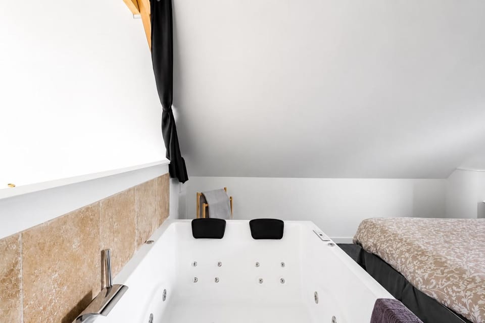 Loft arty à 800 mètres de la plage avec jacuzzi Villa in Normandy
