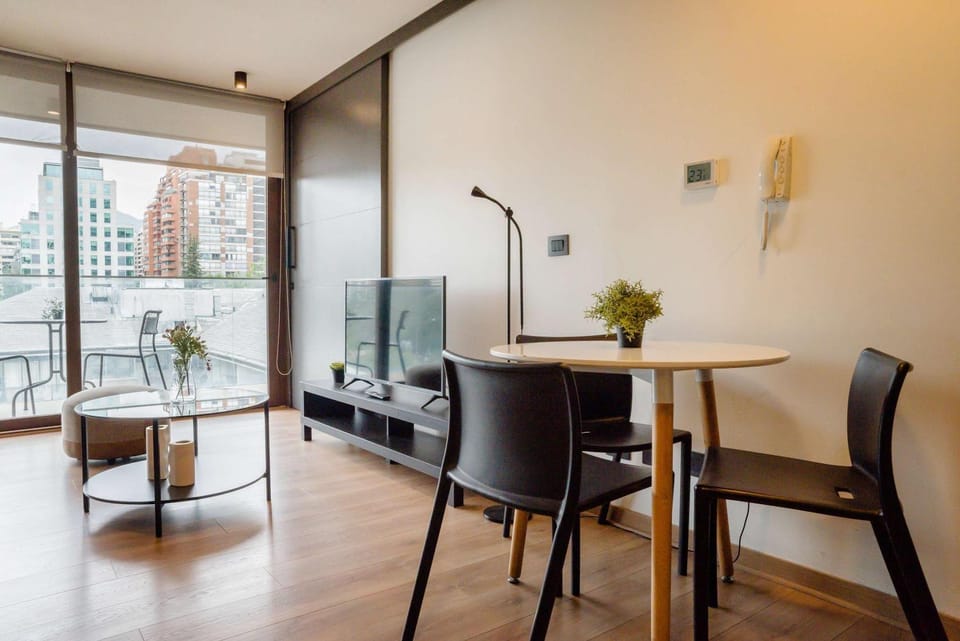Spacious 2B apartment steps from Escuela Militar Apartment in Providencia