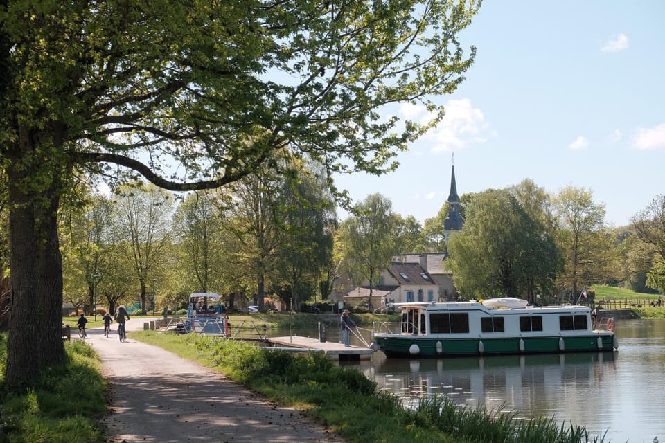 Nearby landmark, Spring, Natural landscape, Activities, River view
