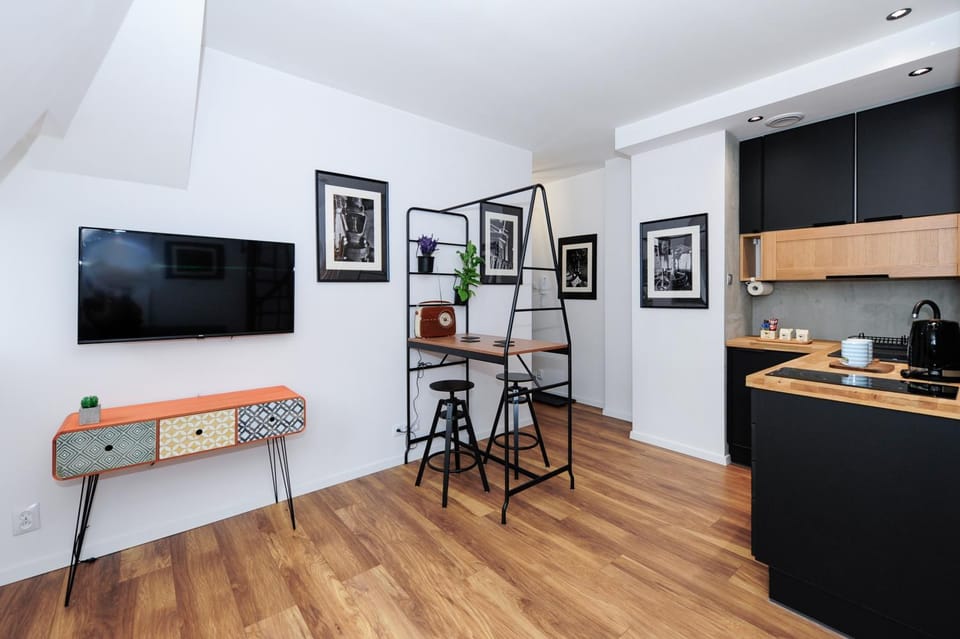 TV and multimedia, Kitchen or kitchenette, Dining area