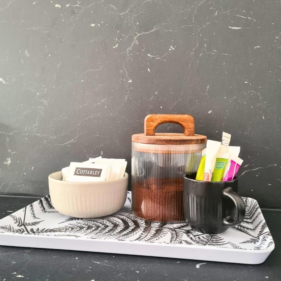 Coffee/tea facilities, Food and drinks