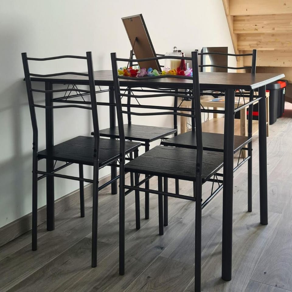 Seating area, Dining area