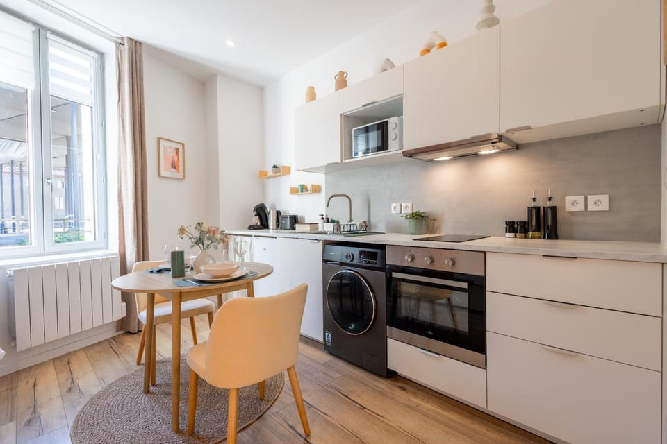 Communal kitchen, washing machine