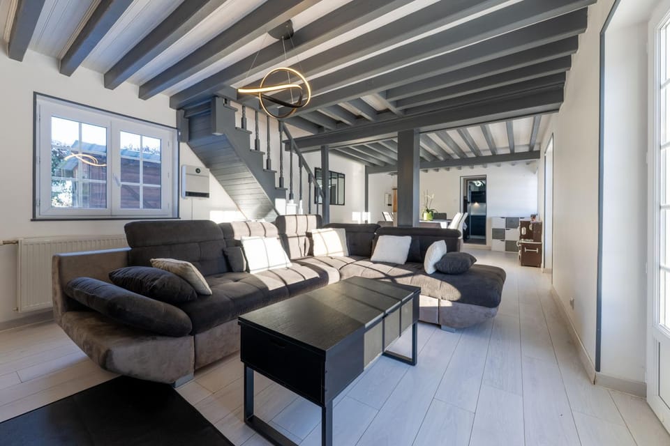 Living room, Seating area