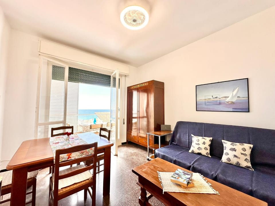 Hostdomus - Sea View Suite Apartment in Finale Ligure