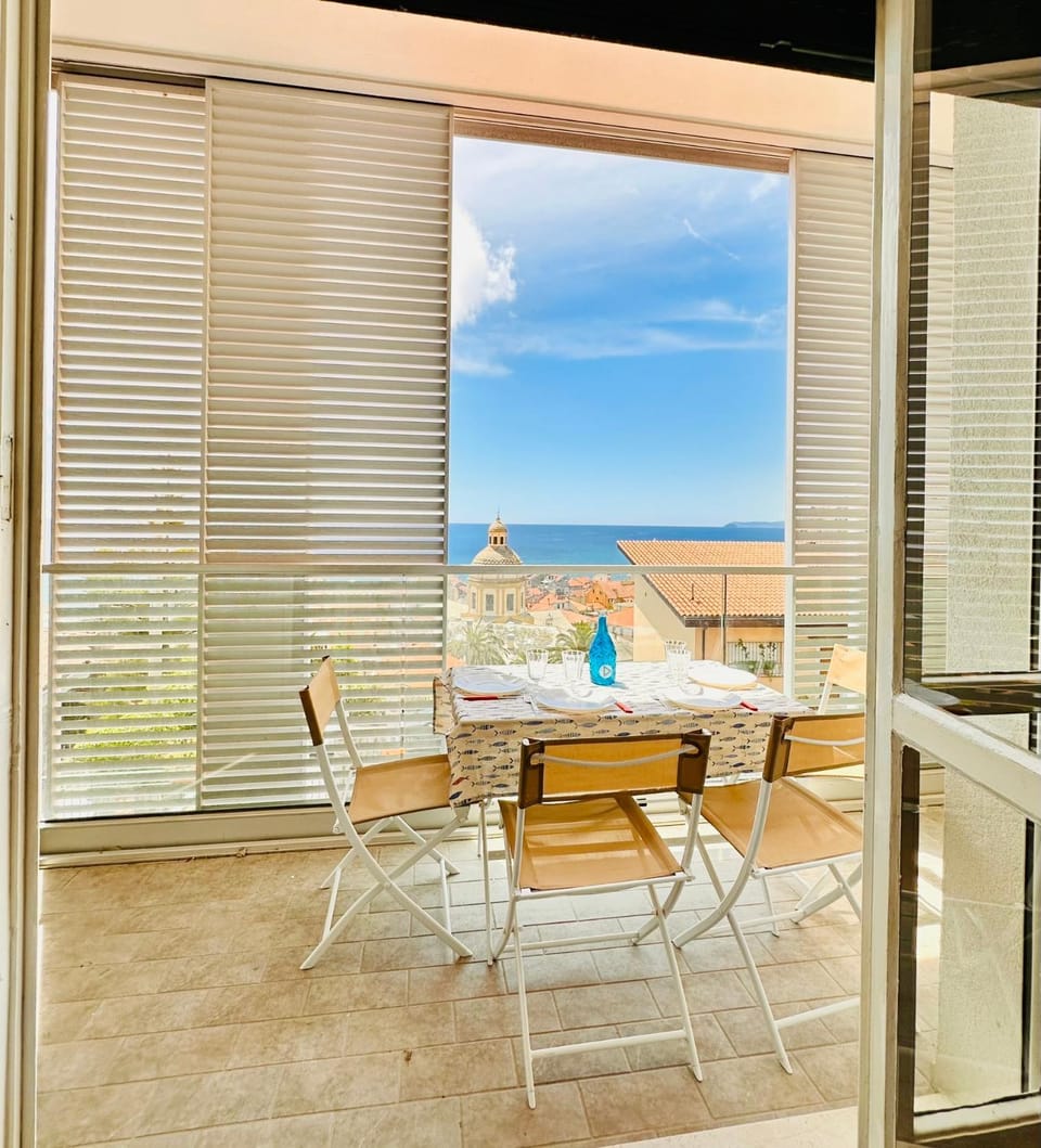 Hostdomus - Sea View Suite Apartment in Finale Ligure