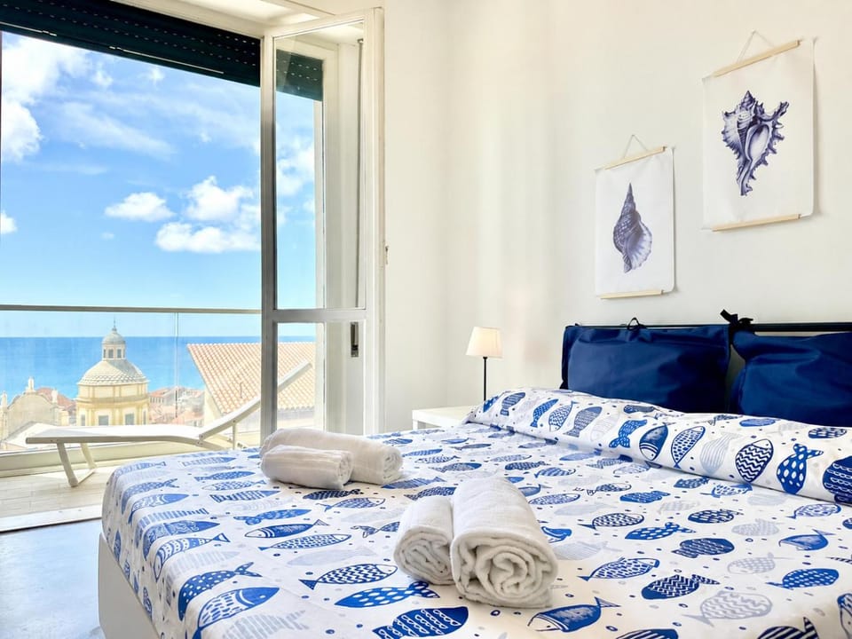 Hostdomus - Sea View Suite Apartment in Finale Ligure