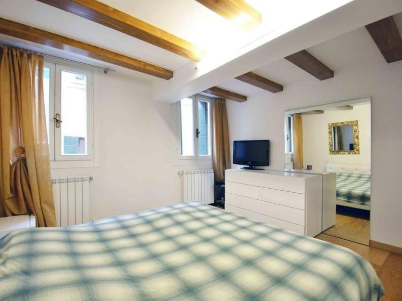 Via Sestiere Castello 5375 Guest House Apartment in Venice