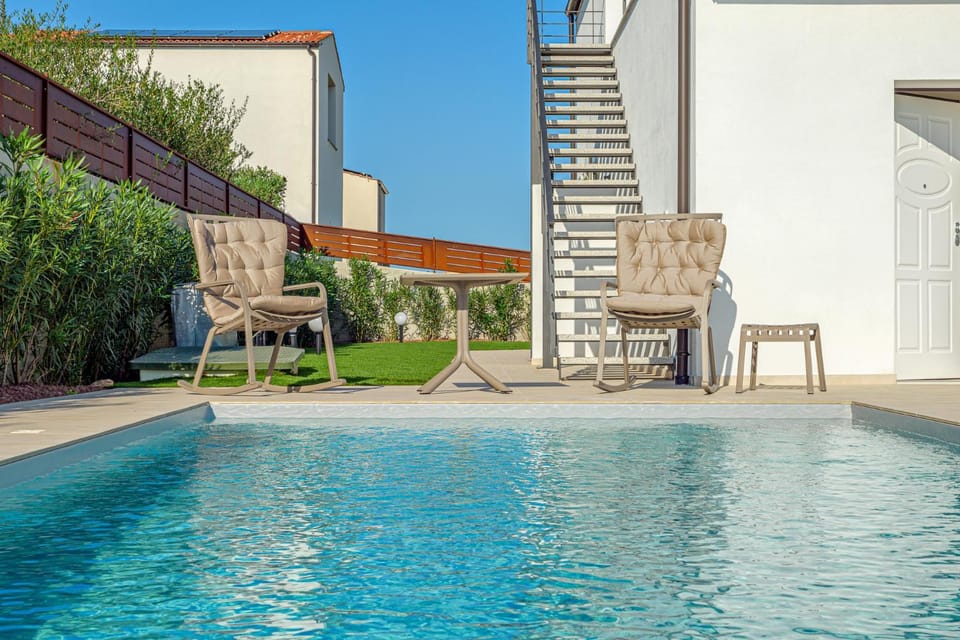 Garden, Swimming pool