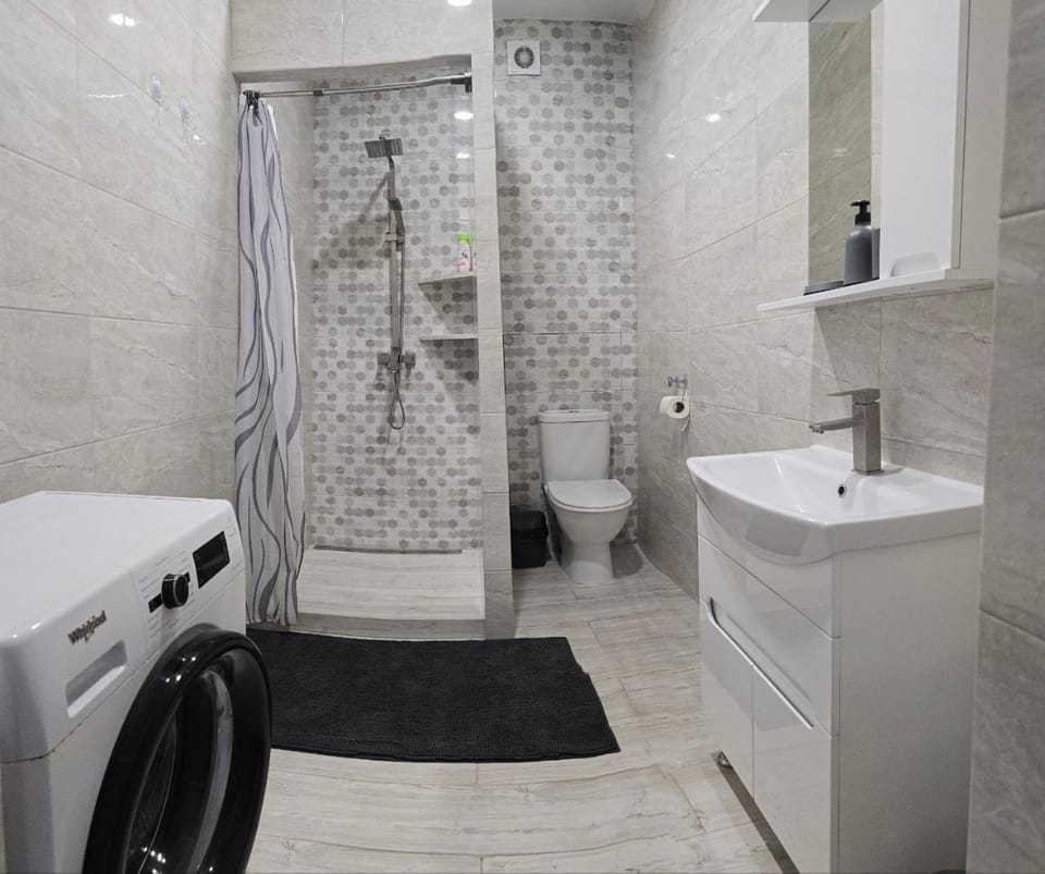 Shower, Toilet, towels, washing machine