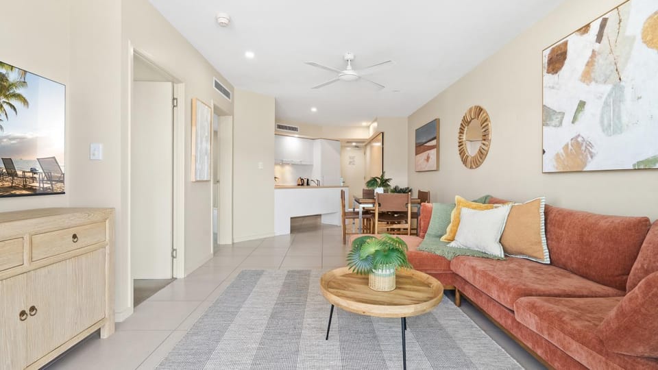 Living room, Dining area, kitchen