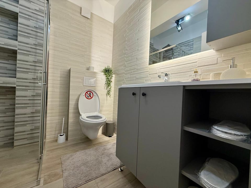 Toilet, Bathroom