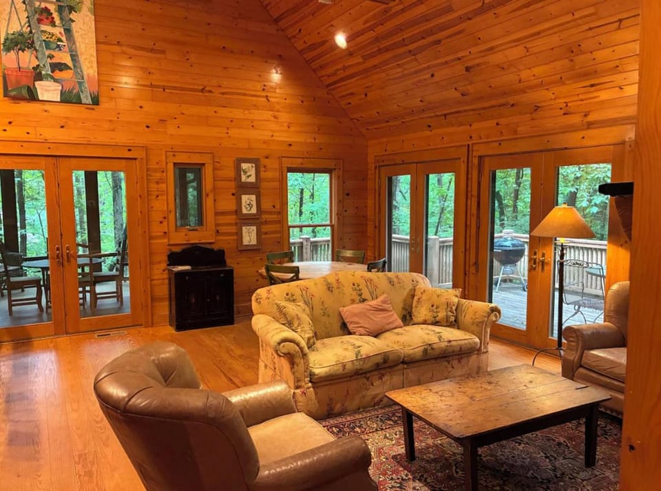 Ruby Cabin at Splendor Mountain Cabin in Georgia