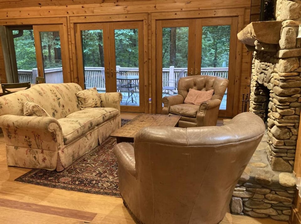 Ruby Cabin at Splendor Mountain Cabin in Georgia