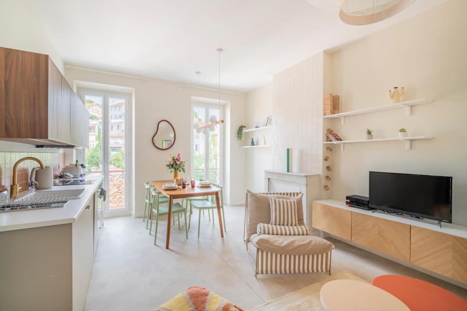 Seating area, Dining area