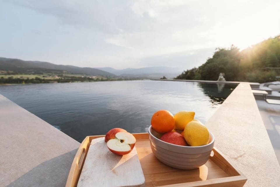Masia Boutique con Infinity Pool Apartment in Catalonia