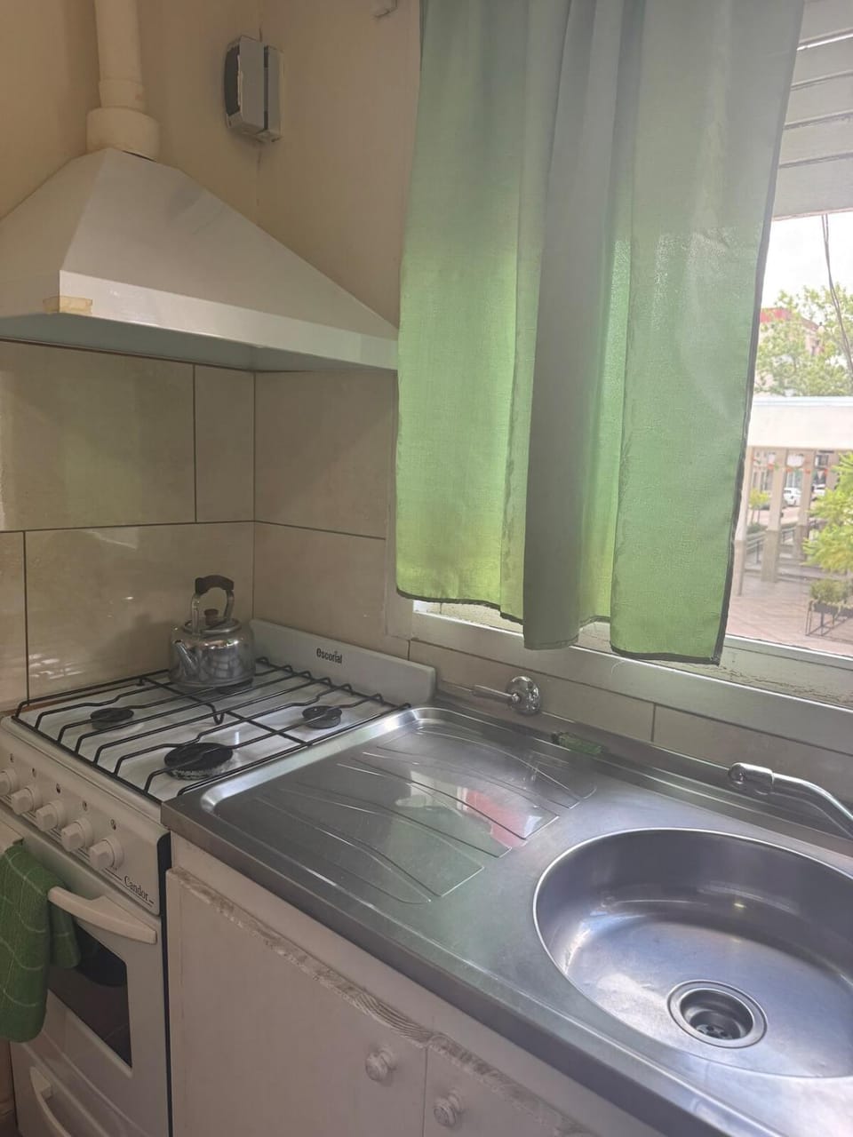 Kitchen or kitchenette, pet friendly, stove