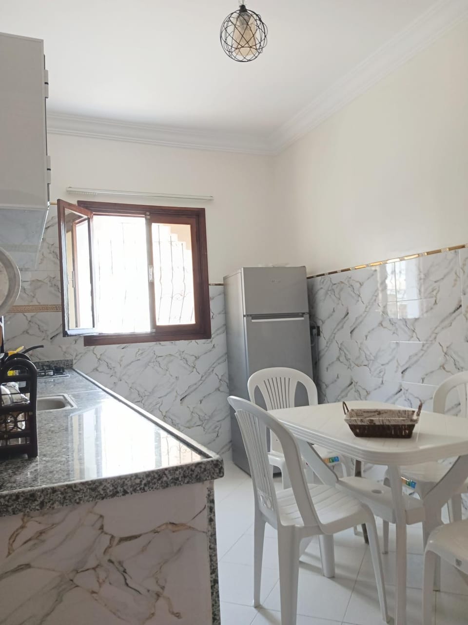 Kitchen or kitchenette, Seating area, Dining area