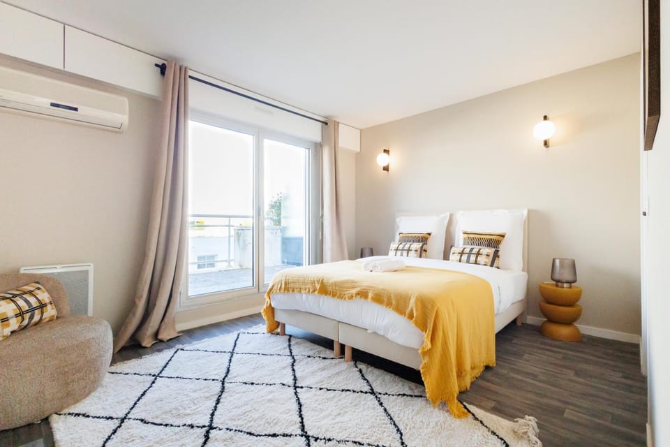 Bed, Bedroom, air conditioner