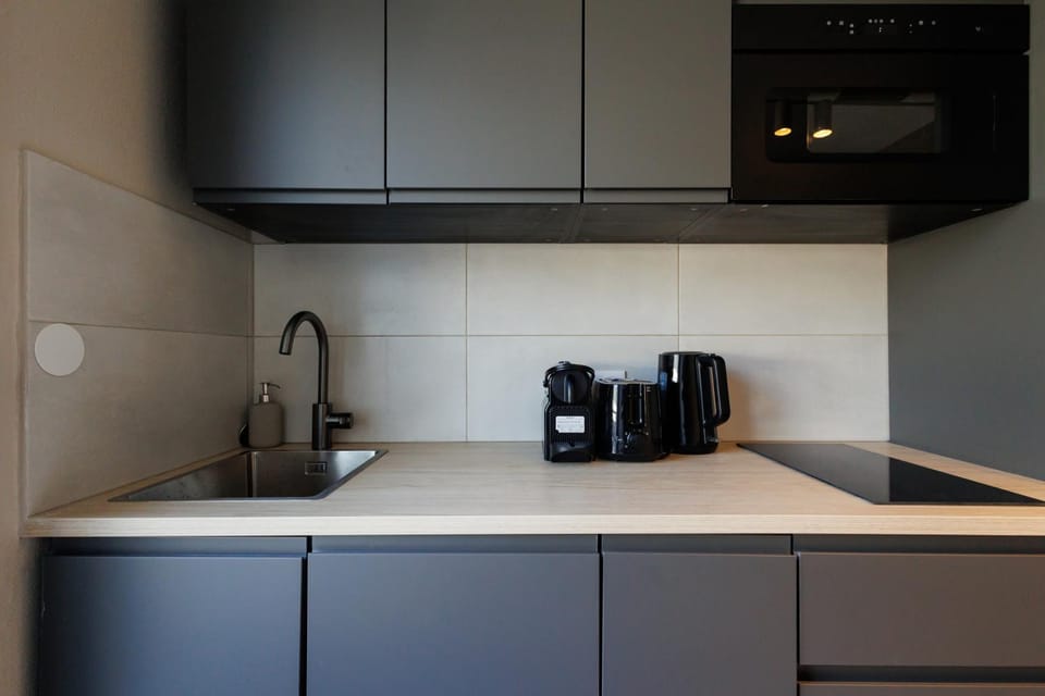 Coffee/tea facilities, Kitchen or kitchenette, stove, toaster