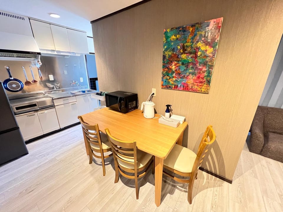 Kitchen or kitchenette, Dining area, stove