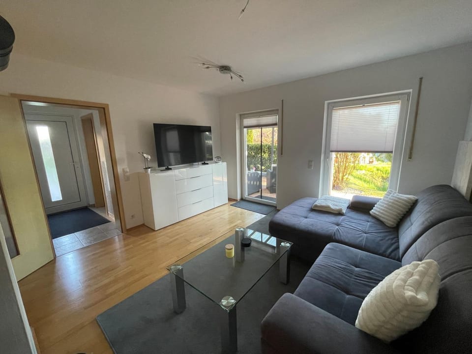 Communal lounge/ TV room, TV and multimedia, Living room, Seating area