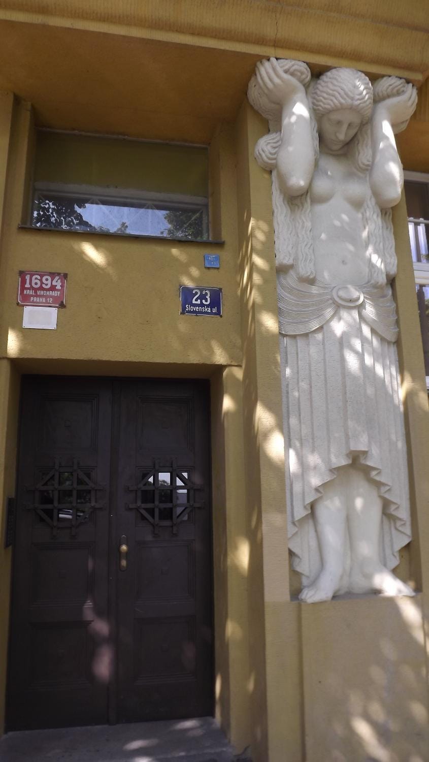 Facade/entrance