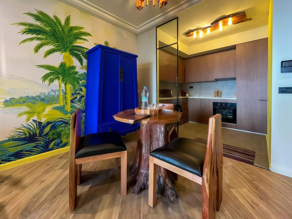 Kitchen or kitchenette, Dining area, oven, stove