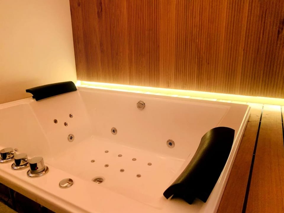 Hot Tub, Spa and wellness centre/facilities