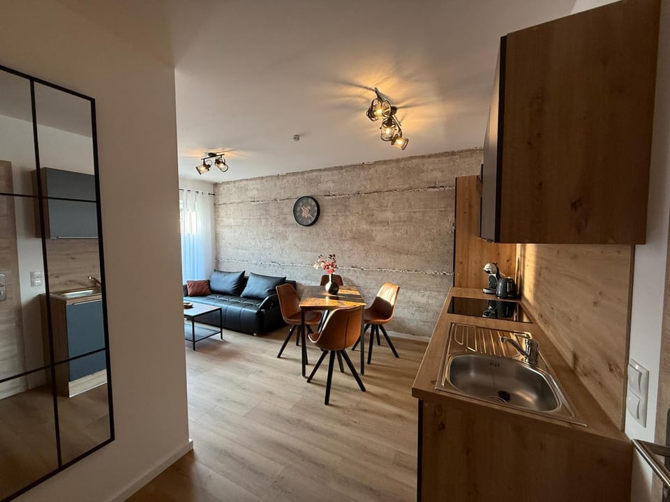 Coffee/tea facilities, Kitchen or kitchenette, Living room, Photo of the whole room, Seating area, Dining area