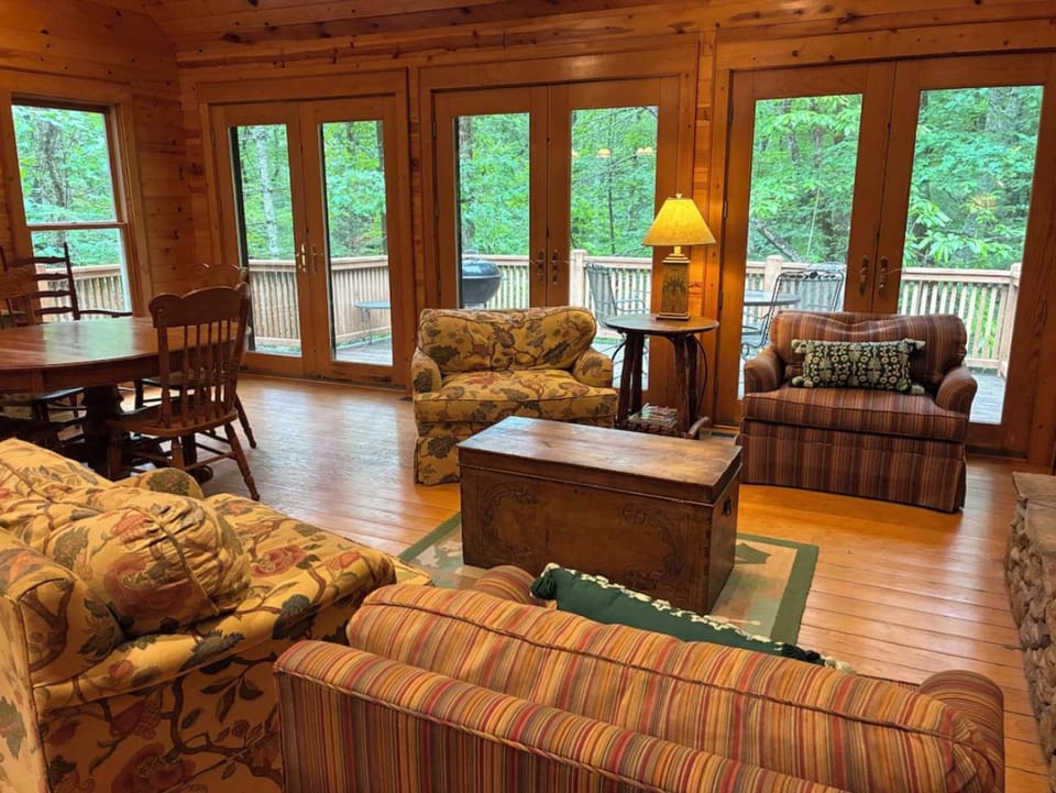 Sapphire Cabin at Splendor Mountain Cabin in Georgia