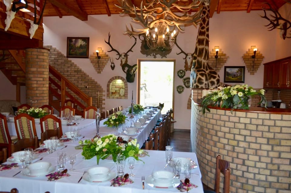 Property building, Restaurant/places to eat
