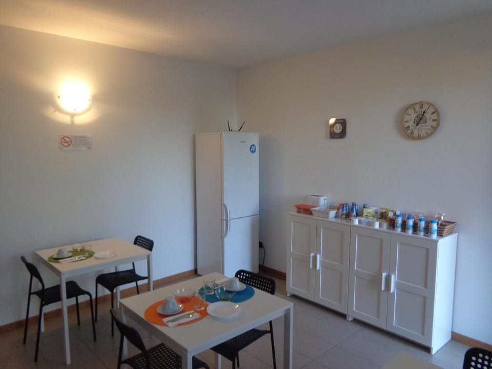 Restaurant/places to eat, Communal kitchen