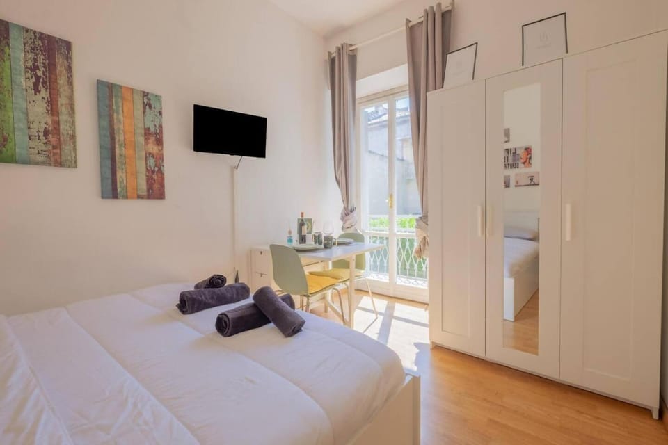 Bed, TV and multimedia, Photo of the whole room, Bedroom, towels, wardrobe