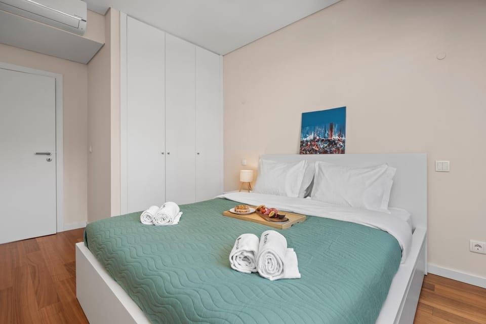 Bed, Bedroom, towels, wardrobe