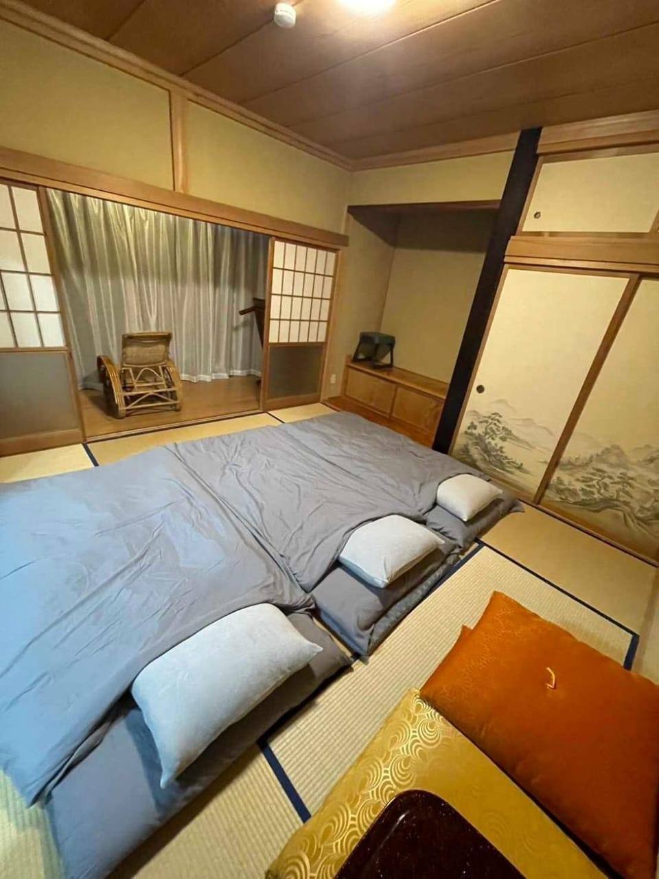 Photo of the whole room, Bedroom