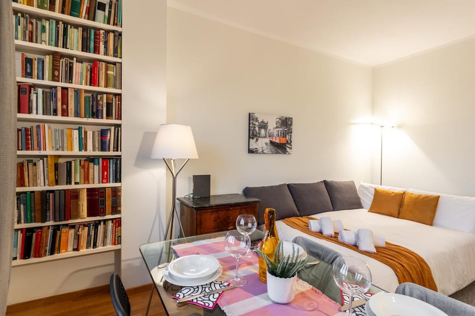 Politecnico Milano - Spacious ap balcony - sleeps 4 Apartment in Milan