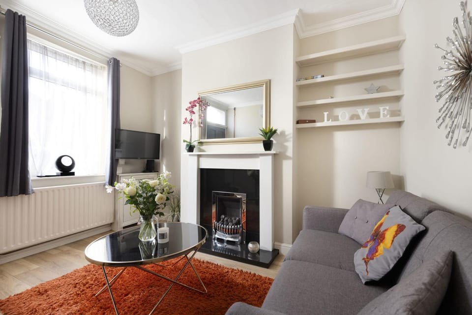 TV and multimedia, Living room, Seating area, internet