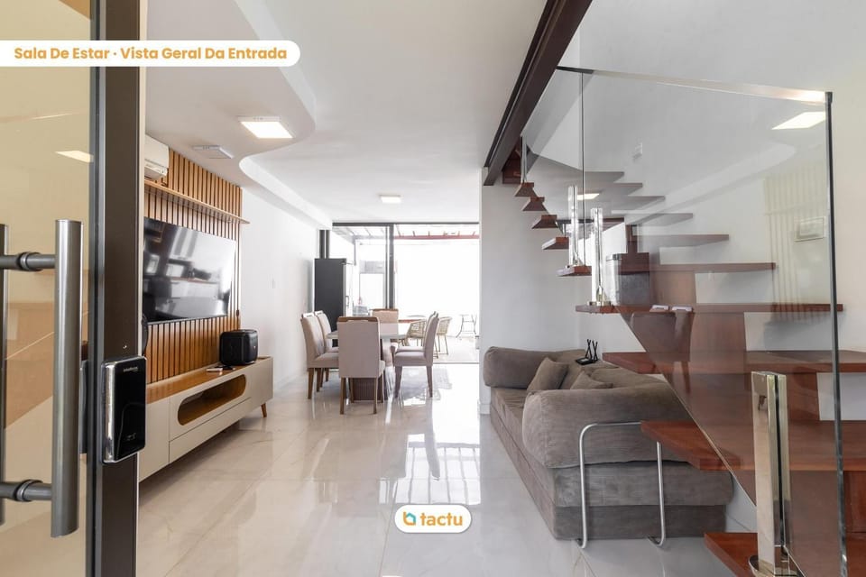 Communal lounge/ TV room, Living room, Dining area