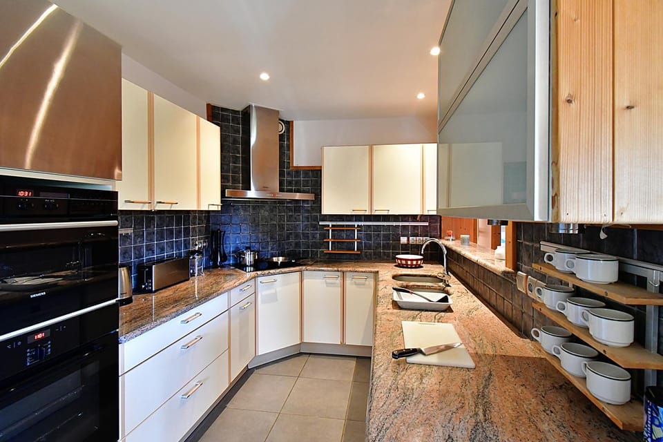 dishwasher, microwave, oven, stove, kitchen