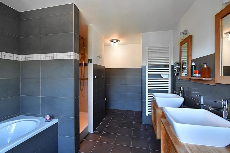 Shower, Toilet, Bathroom, Bath