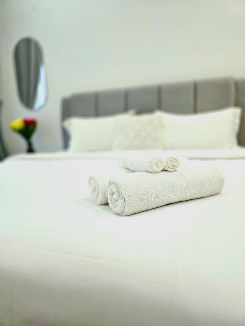 Bed, towels