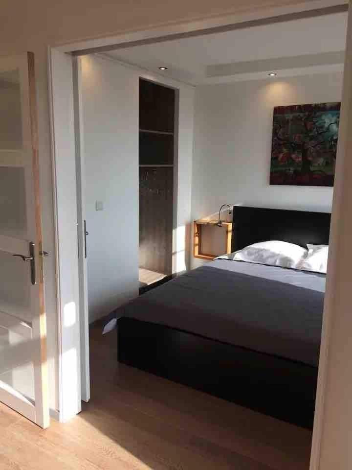 Direct Seine River view, 30min du centre de Paris, with AC ! Apartment in Vitry-sur-Seine