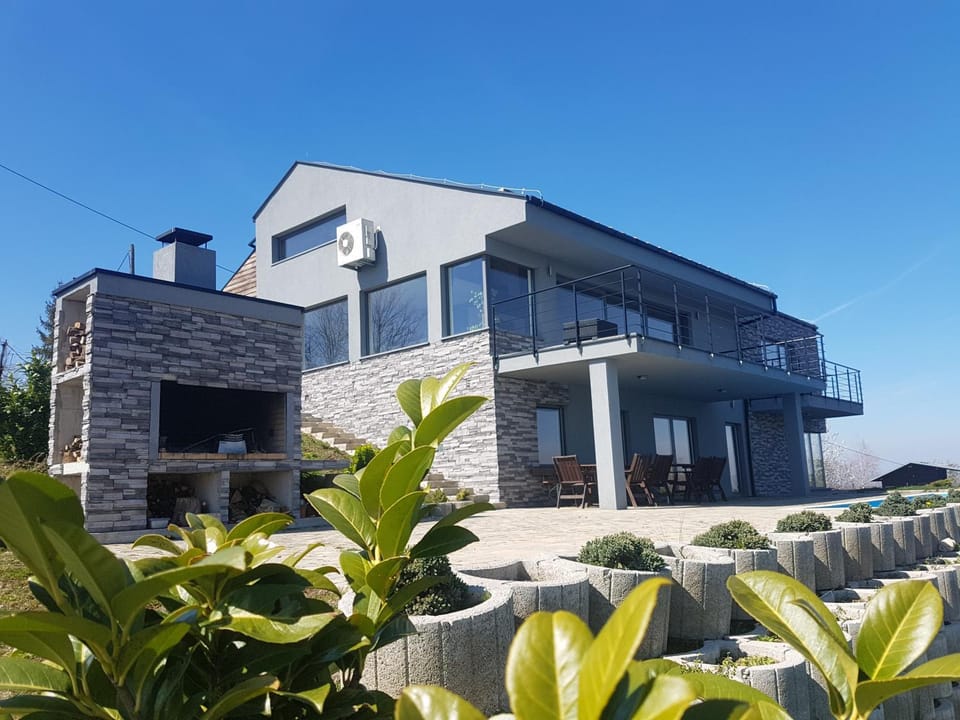Property building, Garden view