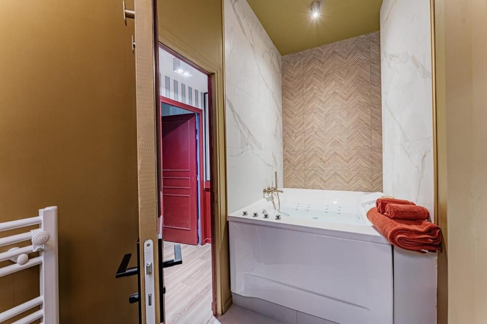 Cozy flat with Jacuzzi 2bdr 2WC Apartment in Paris