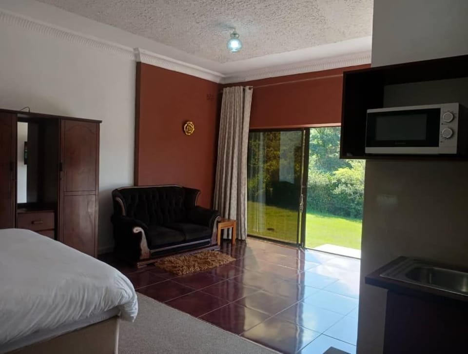 Ryan's Guest House Shawasha Hills Harare Excutive Studio House in Harare
